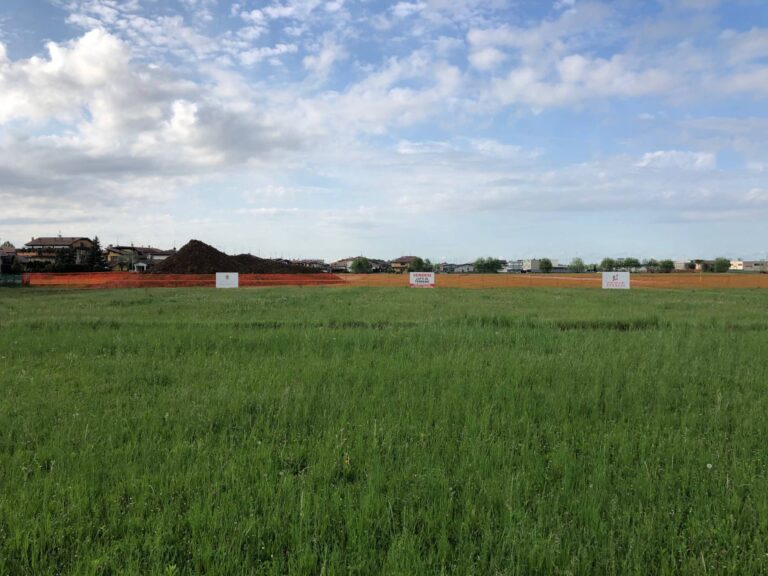 Terreno edificabile in Vendita a Calcinate (Bergamo) di 730.00 mq