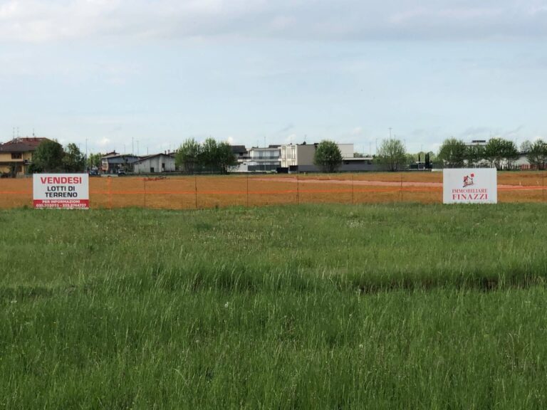 Terreno edificabile in Vendita a Calcinate (Bergamo) di 1032.00 mq