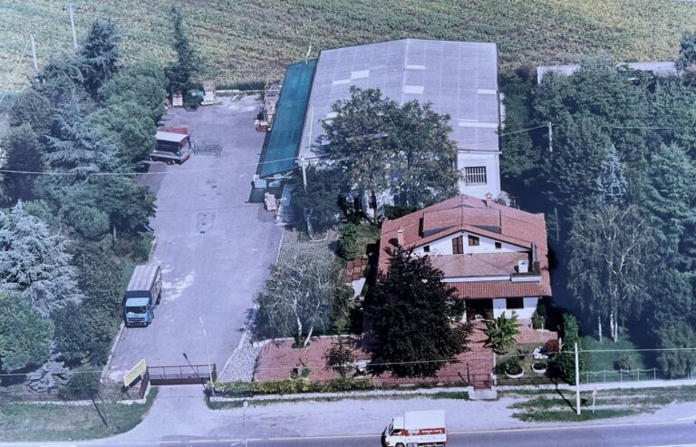 Capannone in Vendita a Calcinate (Bergamo) di 600.00 mq