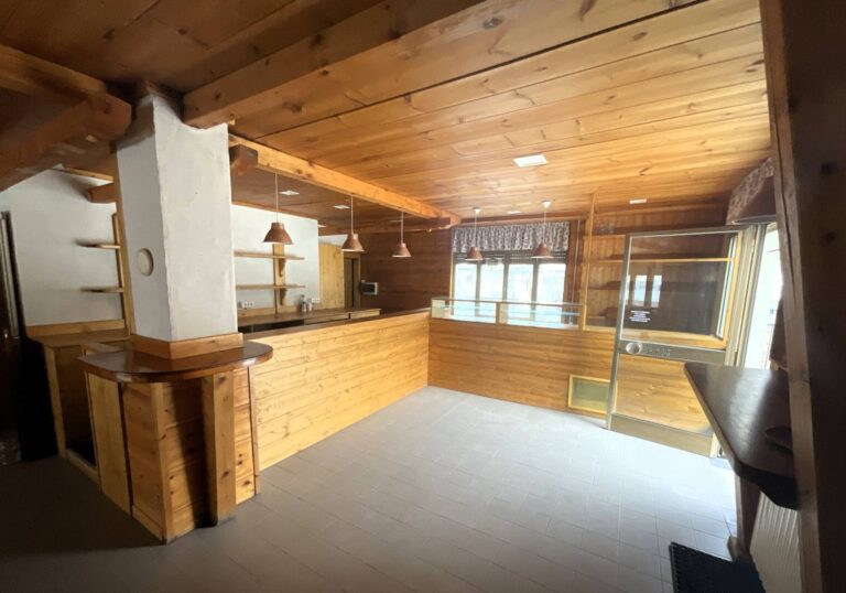 Locale commerciale in Affitto a Valbondione (Bergamo) di 2 locali, 1 bagni, 95.00 mq