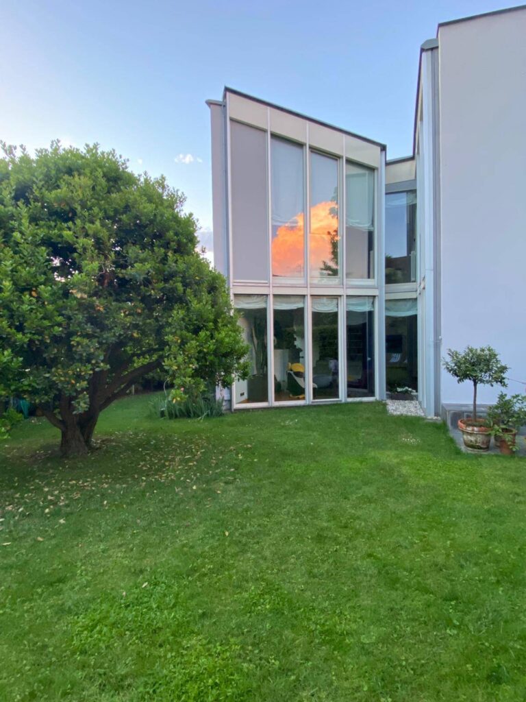 Villa di Testa in Vendita a Gorle (Bergamo) di 9 locali, 4 camere, 5 bagni, 377.00 mq