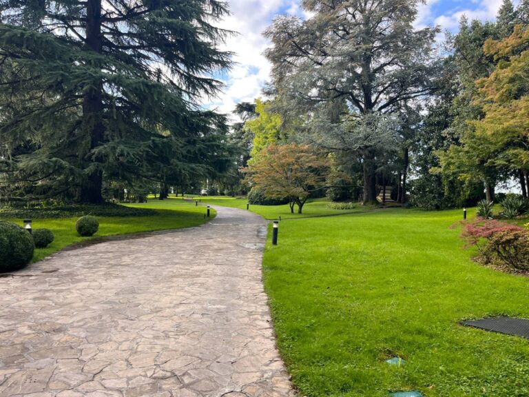 Appartamento in Vendita a Bergamo (Bergamo) di 6 locali, 4 camere, 4 bagni, 284.00 mq