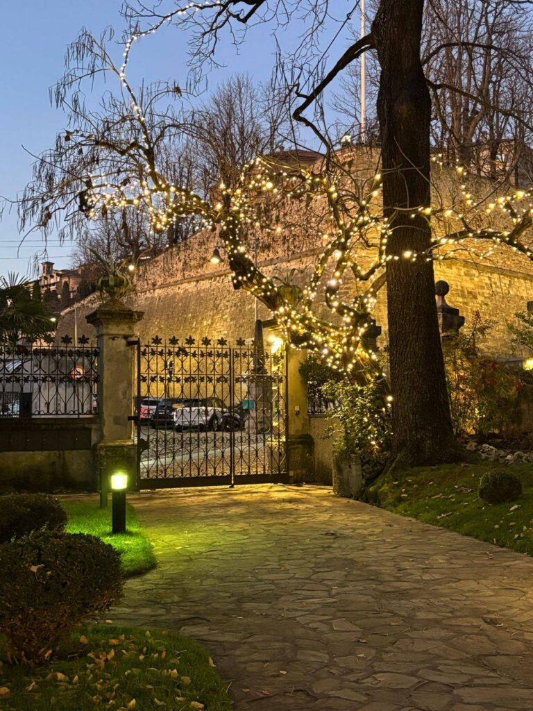 Appartamento in Vendita a Bergamo (Bergamo) di 9 locali, 6 camere, 6 bagni, 458.00 mq