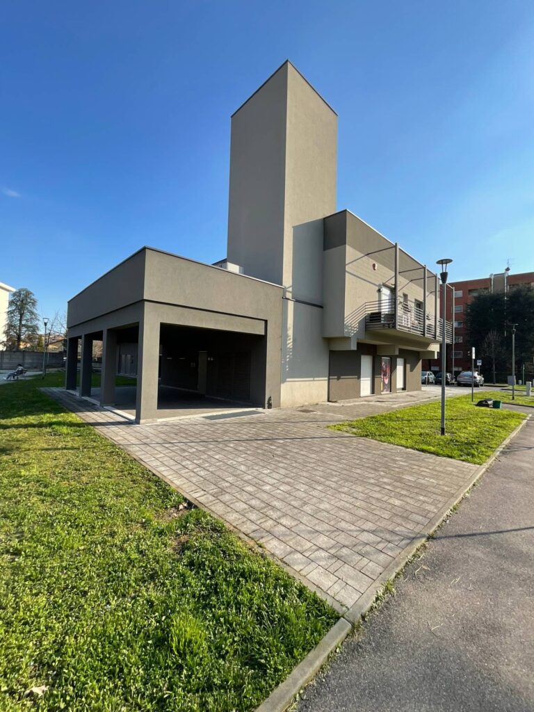Locale commerciale in Affitto a Bergamo (Bergamo) di 1 locali, 2 bagni, 335.00 mq