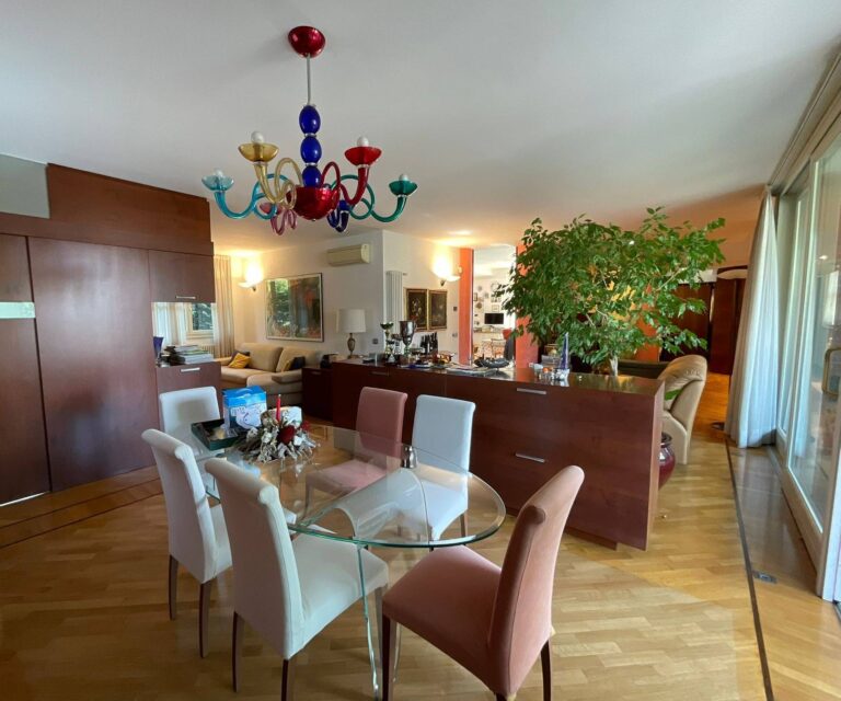 Appartamento in Vendita a Bergamo (Bergamo) di 4 locali, 3 camere, 4 bagni, 266.00 mq