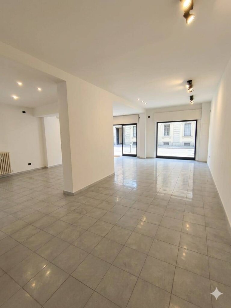 Locale commerciale in Affitto a Caravaggio (Bergamo) di 2 locali, 1 bagni, 86.00 mq