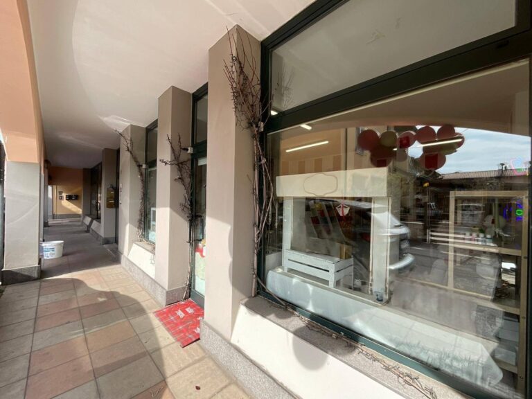 Locale commerciale in Vendita a Dalmine (Bergamo) di 1 locali, 1 bagni, 75.00 mq