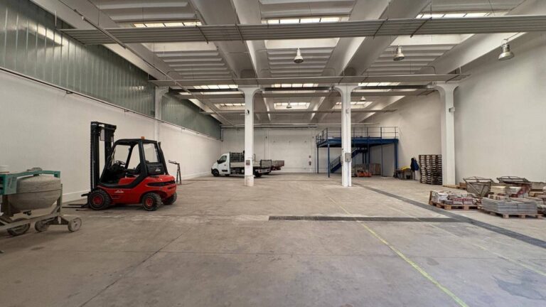 Capannone in Affitto a Stezzano (Bergamo) di 1080.00 mq