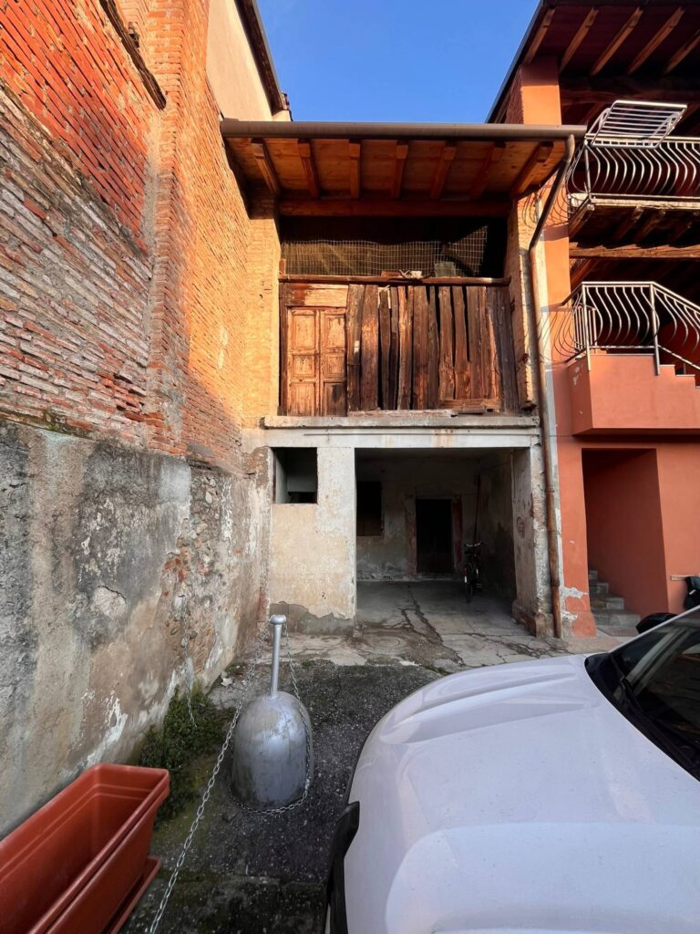 Fabbricato Terra-Cielo in Vendita a Urgnano (Bergamo) di 2 locali, 1 bagni, 59.00 mq