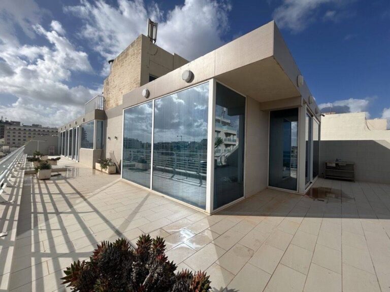Attico in Vendita a Sliema (Malta) di 4 locali, 3 camere, 2 bagni, 380.00 mq