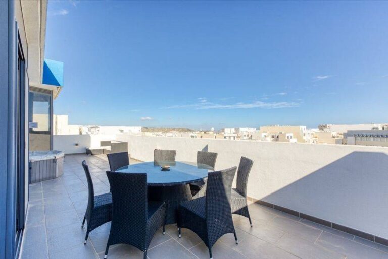 Attico in Vendita a San Pawl il-Bahar (Malta) di 4 locali, 3 camere, 2 bagni, 190.00 mq