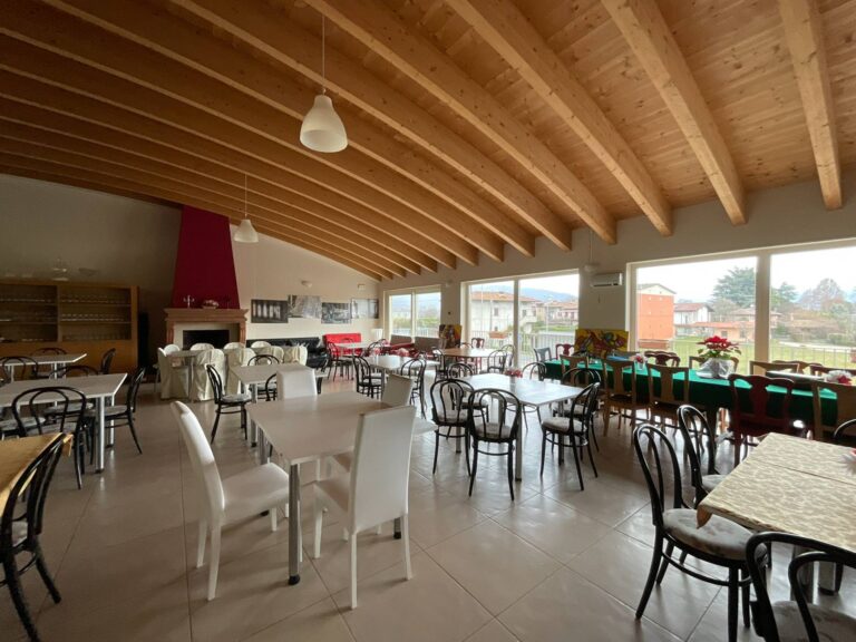 Locale commerciale in Vendita a Adro (Brescia) di 3 locali, 4 bagni, 257.00 mq