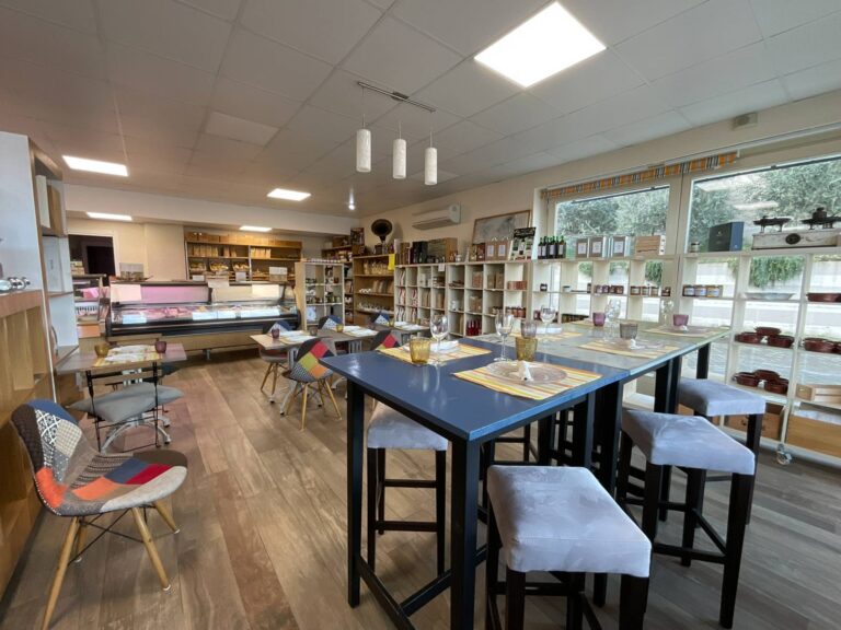 Locale commerciale in Vendita a Adro (Brescia) di 7 locali, 3 bagni, 497.00 mq