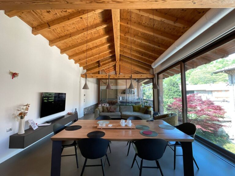 appartamento in casale in Vendita a Bagnatica (Bergamo) di 3 locali, 2 camere, 2 bagni, 240.00 mq